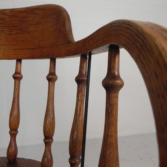 Image 1 of Silla de oficina de roble con sistema de muelles y altura regulable, década de 1930.