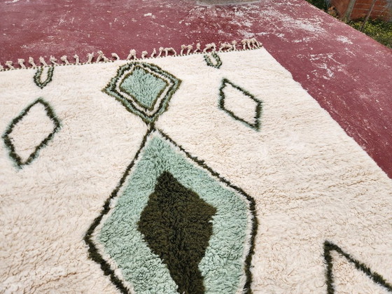 Image 1 of Handcrafted Beni Ouarain Moroccan Rug 300x202cm – Premium Wool Berber Carpet – Ivory with Green Diamond Geometric Design