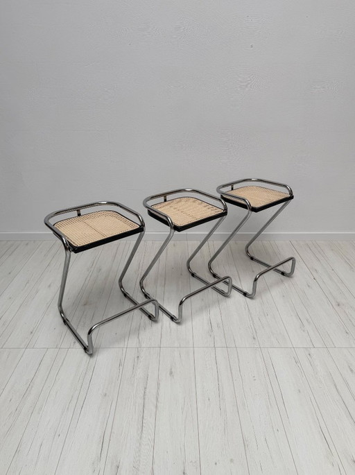 1970er Set aus 3 Vintage italienischen Korb- & Chrom-Barhocker