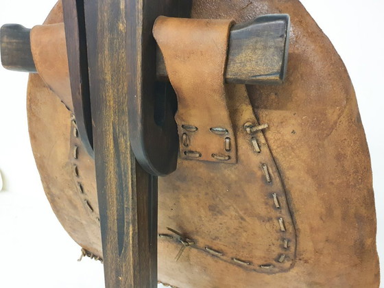 Image 1 of Ensemble de deux fauteuils lounge en cuir façon selle, Brésil, années 1960