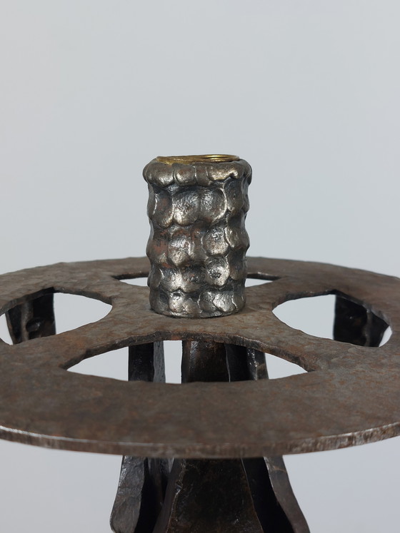 Image 1 of Vintage metalen brutalistische tafellamp uit het midden van de vorige eeuw, gemaakt van smeedijzer.