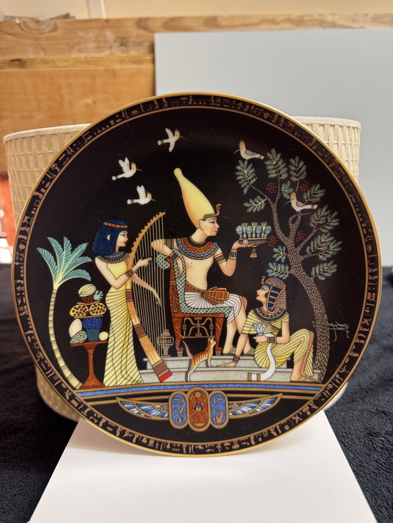 Image 1 of "The Legend of Tutankhamun" | 7 hand-painted porcelain collector plates in gold | mint condition