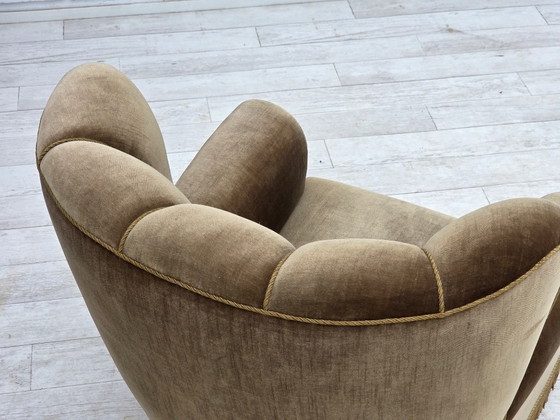 Image 1 of Sillón danés de los años 60, estilo relax, tapizado en terciopelo verde oscuro y madera de fresno.
