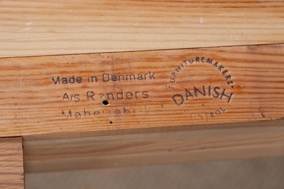Image 1 of Gran mesa de comedor ovalada y extensible de palisandro danés, diseñada por Harry Østergaard para Randers Mobelfabrik en 1960.