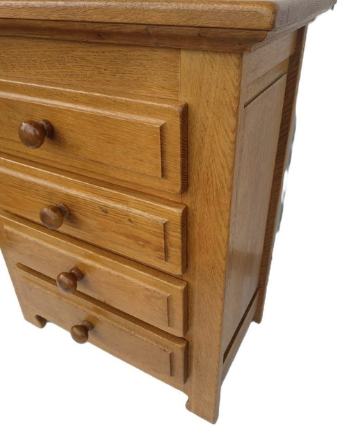 Cassettiera vintage robusta in rovere degli anni '70.