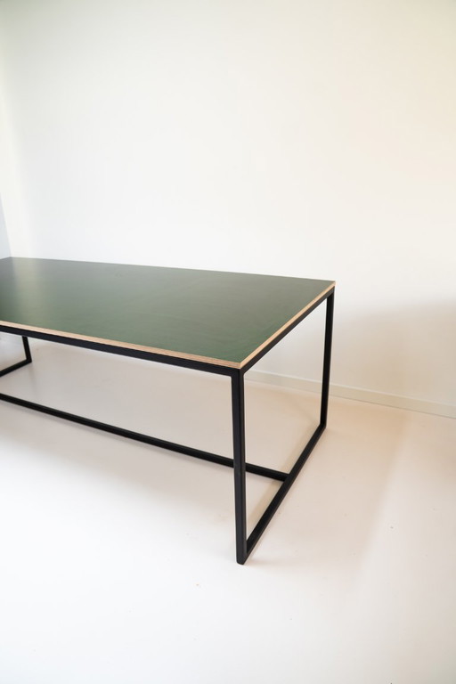 Minimalist custom dining table – green plywood & black steel – eettafels, Metal (photo 2 of 5)