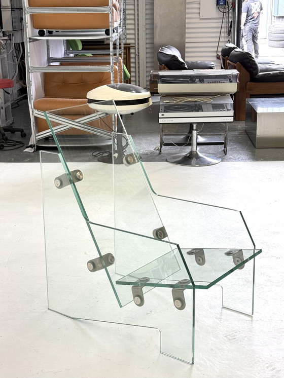Image 1 of Silla de diseño poco común fabricada íntegramente en vidrio templado
