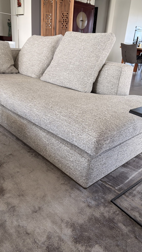 Image 1 of Divano Minotti modello Powell, tessuto Douglas 09 granito
