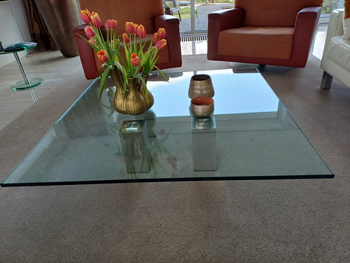 Belle table carrée en verre