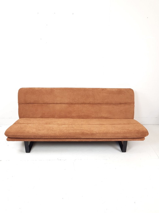 Sofá de tres plazas Artifort Kho Liang Le de estilo vintage, recién tapizado.