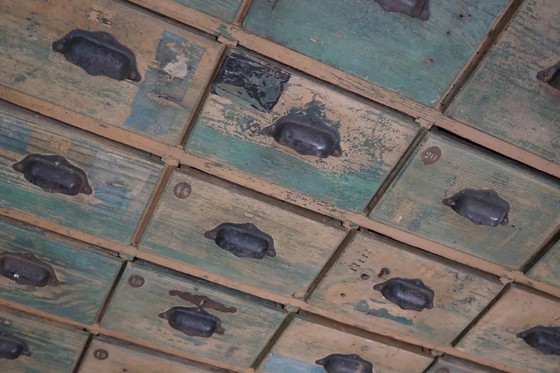 Image 1 of Gran armario industrial francés de madera de pino pintada para guardar artículos de ferretería, década de 1950