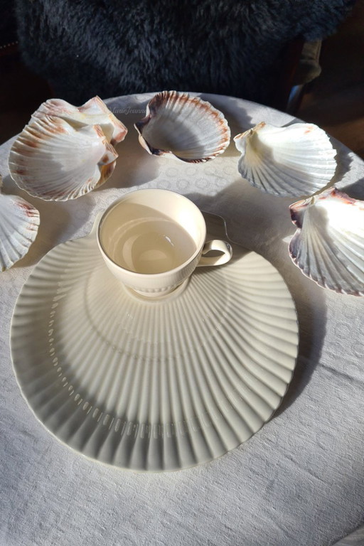 Rare Wedgwood Etruria & Barlaston Shell set for breakfast or snacks.