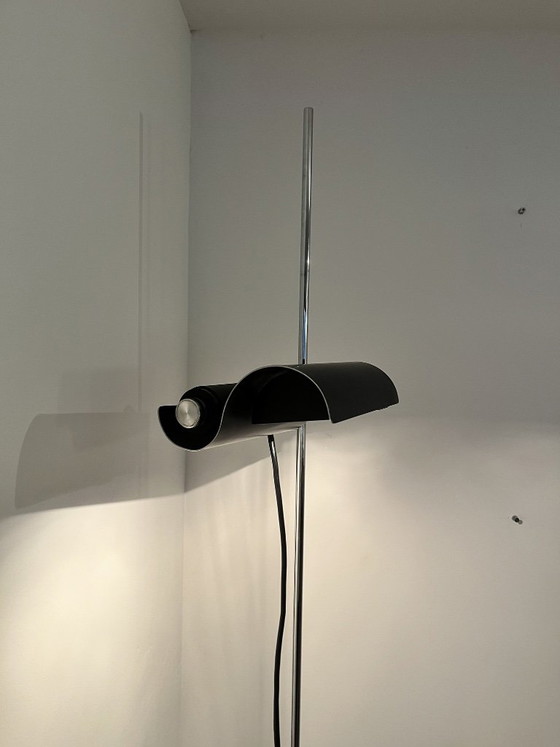 Lampade da terra modello DIM design Vico Magistretti edizione Oluce Acciaio cromato & alluminio, Metallo, Nero (foto 3 di 11)