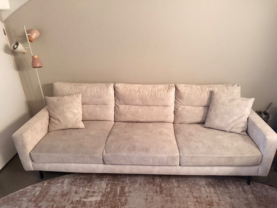 Image 1 of Wunderschönes Enzo Luca Ombre 3,5-Sitzer-Sofa mit passendem Hocker – ecrufarbener Samt