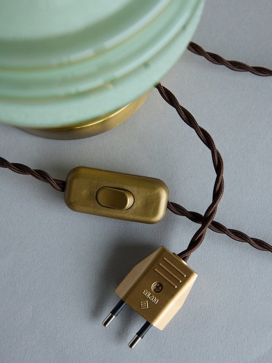 Image 1 of Lampada da tavolo in vetro satinato verde e oro