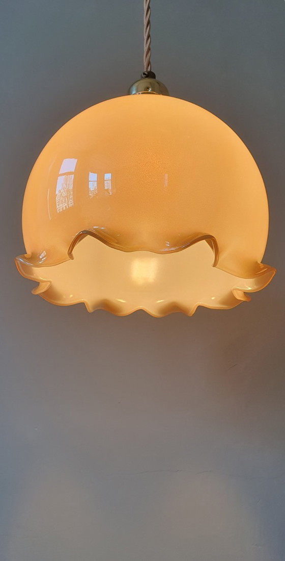 Image 1 of Vintage opaline hanglamp in kelkvorm met parelmoer glans. 