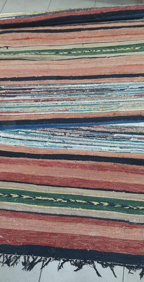 Image 1 of Alfombra antigua anudada a mano: un viaje en cada hilo