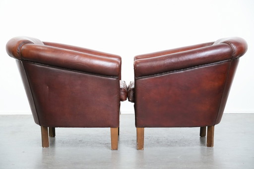 2 x Vintage schapenleren clubfauteuil met siernagels 