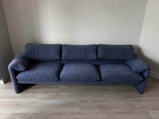 Cassina Maralunga 3-zitsbank, Vico Magistretti, blauw