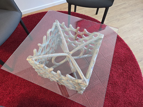 Image 1 of Tavolino lounge unico al mondo stampato in 3D, 55x55 cm, in acciaio inossidabile color arcobaleno