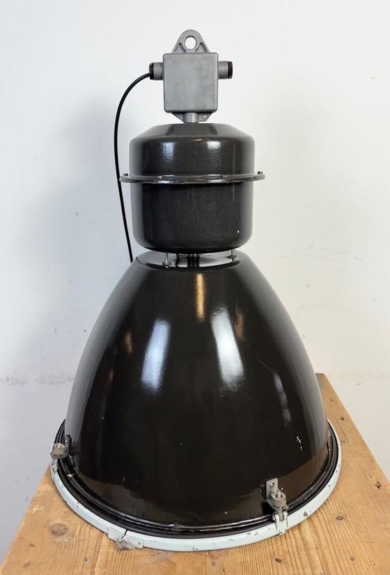 Image 1 of Grande lampada industriale in smalto nero con copertura in vetro trasparente di Elektrosvit