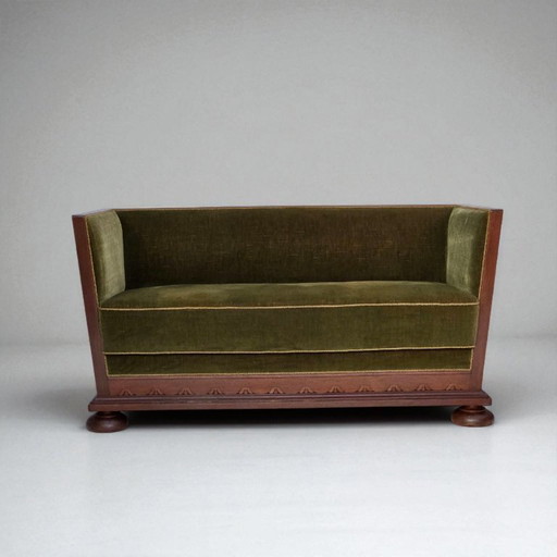 1950er Jahre, dänisches 2-Sitzer-Sofa, original grüner Möbelvelours, Eichenholz.