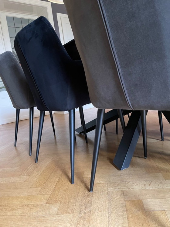 Image 1 of 1x Großzügiger Teak-Esstisch mit 8x Velours-Esszimmerstühlen