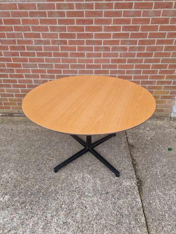 Image 1 of Table à manger ronde moderne