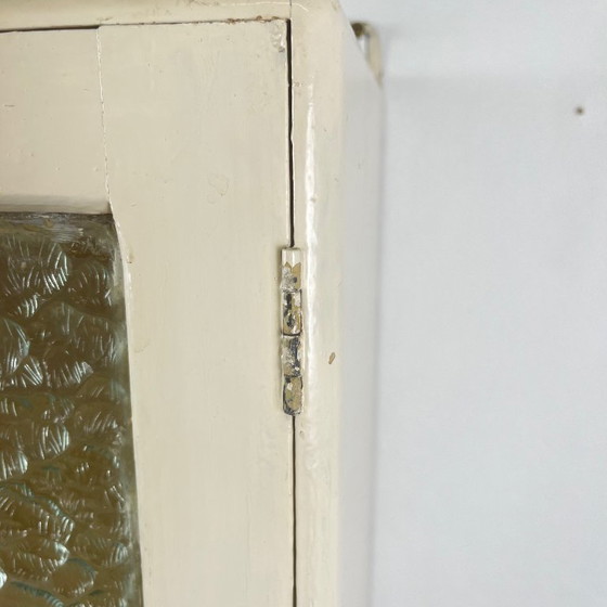 Image 1 of Antieke crèmekleurige medicijnkast, 20e eeuw