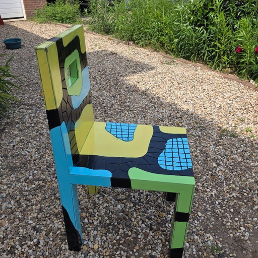 Silla de diseño Memphis