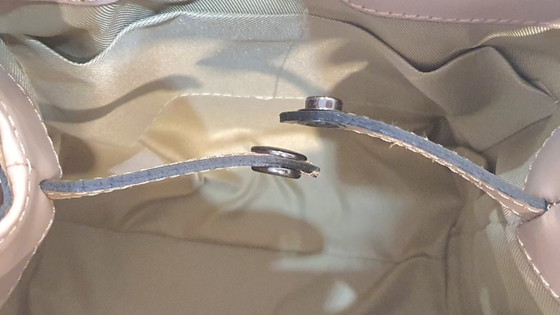 Image 1 of Gisèle 39 Ledertasche, die sich in einen „Venus“-Rucksack verwandeln lässt. Neu