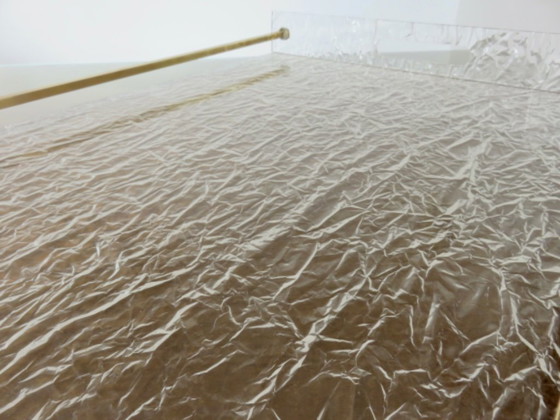 Image 1 of Zeer grote "Roche Bobois" schaal van lucite en messing, Frankrijk, 1970