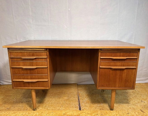 Mid-Century Retro Vintage Teak Desk – 1960s Danish Design A Perfect Blend of Style and Functionality Bring timeless Scandinavi