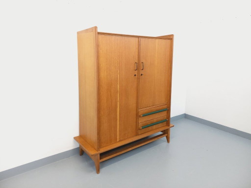 Vintage-Kleiderschrank aus Eichenholz aus den 1950er oder 60er Jahren