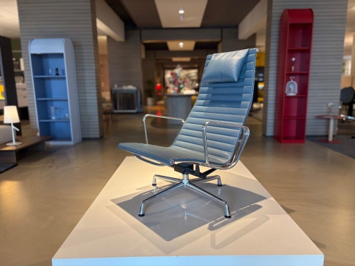 Vitra Alu Chair EA 124