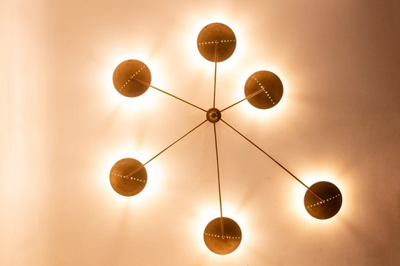 Image 1 of Wandlamp met 6 lichtpunten in gepatineerd messing, eigentijds werk