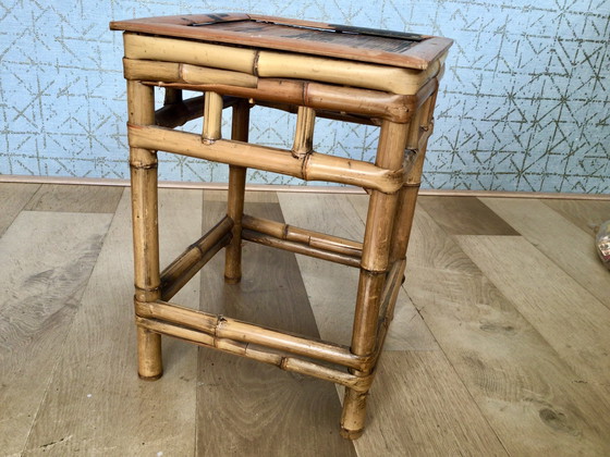 Image 1 of Set van 2 rotan bijzettafels uit het midden van de 20e eeuw