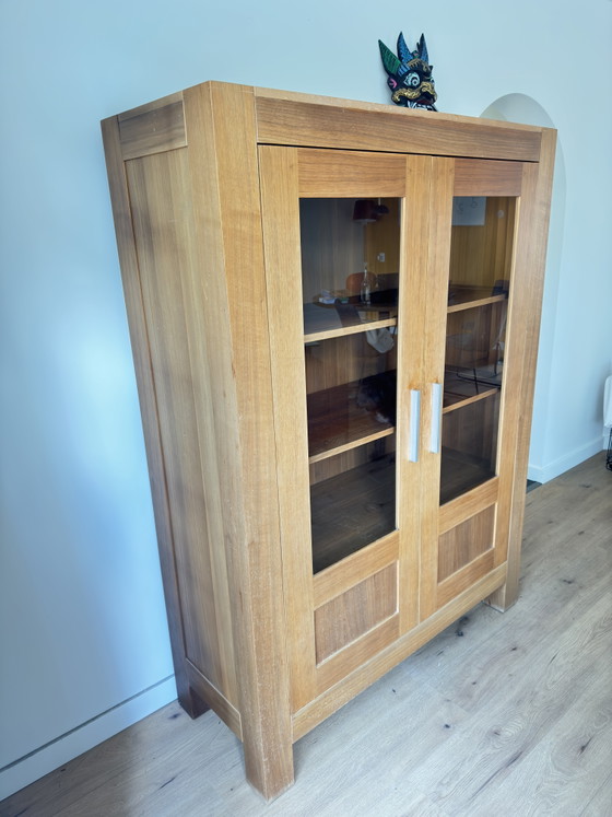 Holzvitrine mit Glastüren – Metal (photo 3 of 10)