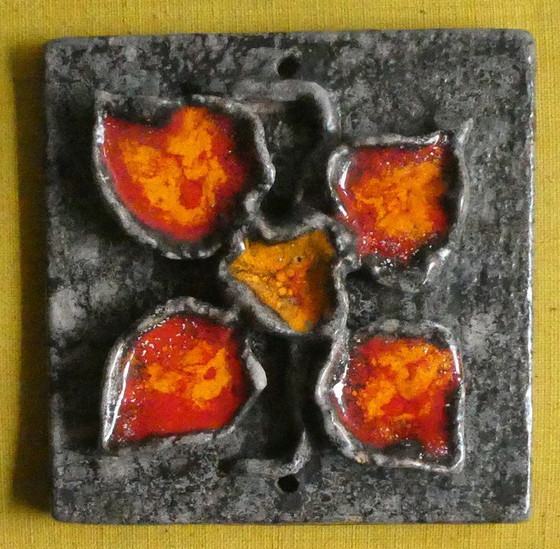 Image 1 of 3 Wandkacheln im Fat Lava Stil, 1970er, Blüten, Blätter, Keramik