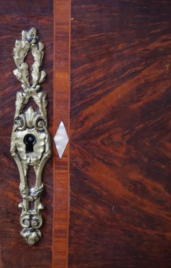 Armadio in stile rococò. Radice di noce, bronzo, madreperla. – Bronze, Wood, Rococo (photo 3 of 6)