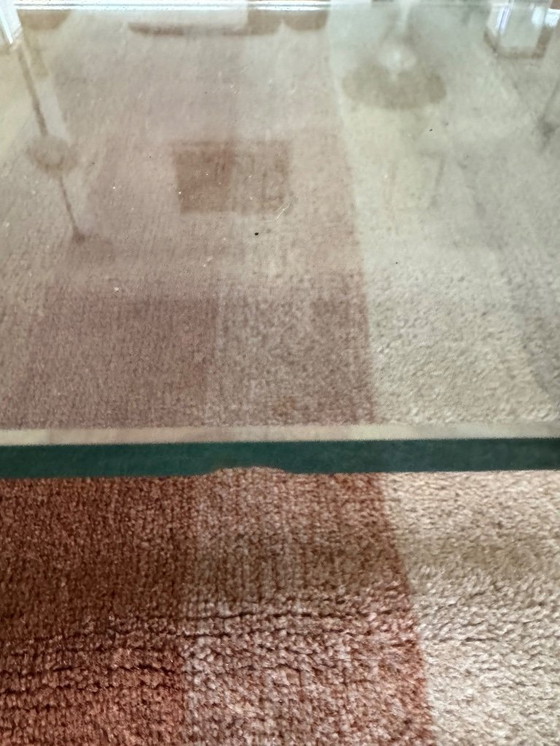 Image 1 of Table basse élégante en verre avec pieds en plexiglas