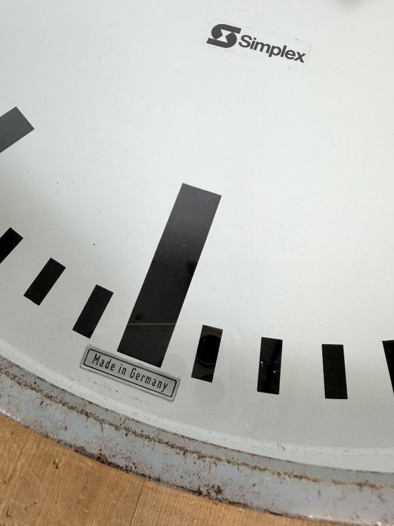 Grande horloge industrielle double face pour chemin de fer ou usine, de la marque Simlex, années 1960 (photo 14 of 18)