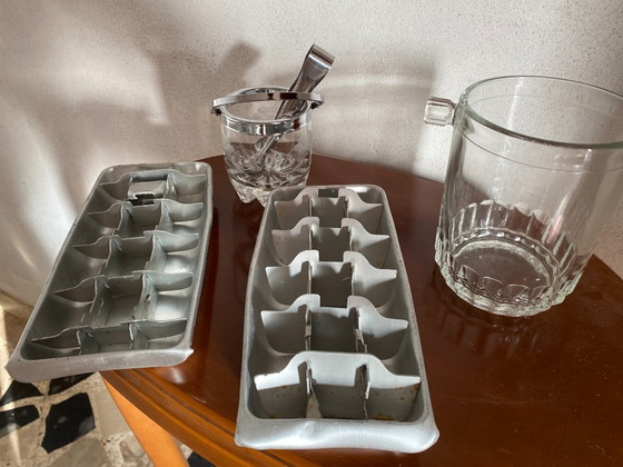 Vintage Mid-Century Barware Ice Set (1950's/1960's) – 2 Aluminum Ice Trays & 2 Glass Ice Buckets (photo 3 of 11)