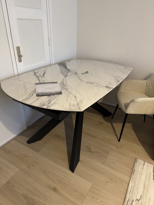 Nieuwe luxe Akante eettafel – keramisch – nooit gebruikt