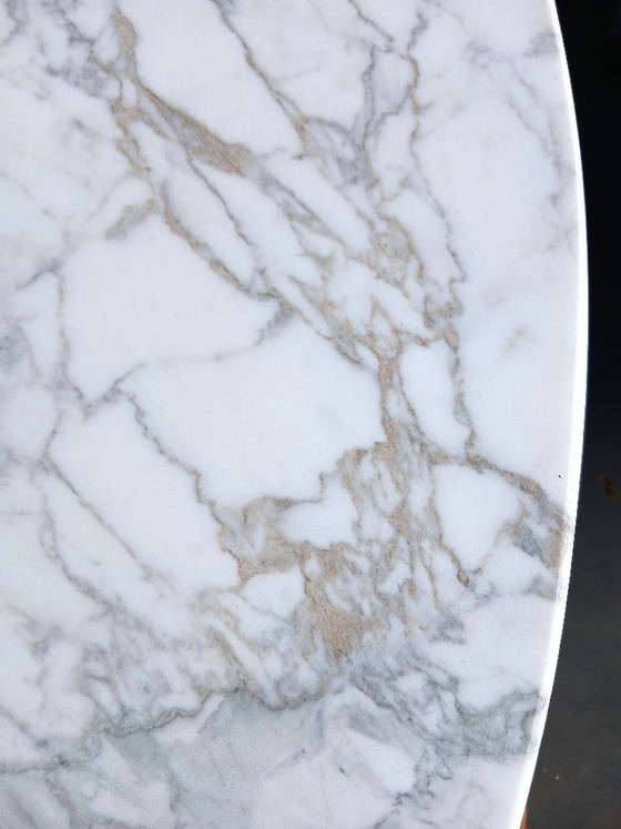 Dining Table (Ø 130 cm) After a Design by Eero Saarinen / Arabescato Corchia Oro Marble (photo 6 of 12)