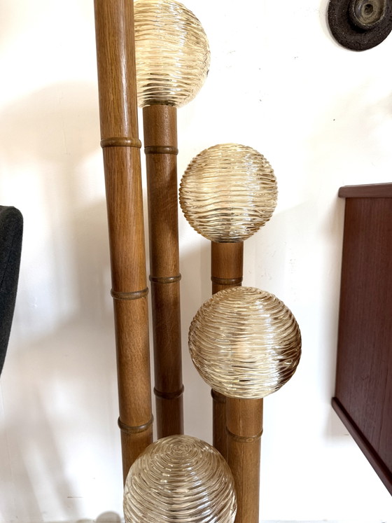 Image 1 of Brutalistische vloerlamp, bamboe & glas ‘80