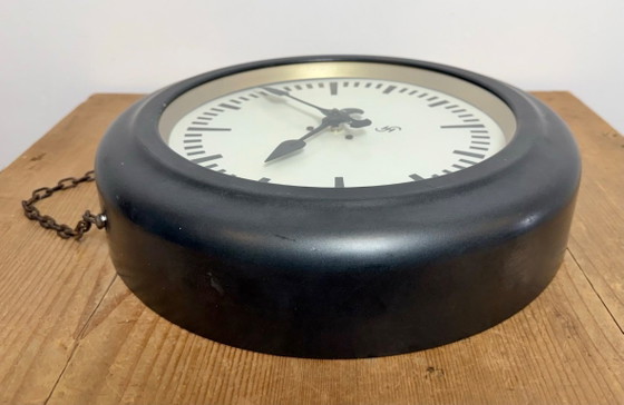 Image 1 of Reloj de pared industrial negro de Siemens, década de 1930.