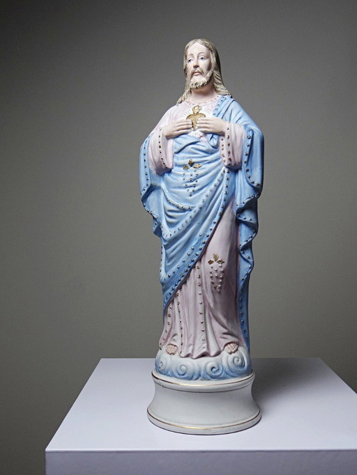 Grand sujet religieux Christ au Sacré Coeur en biscuit polychrome ancien