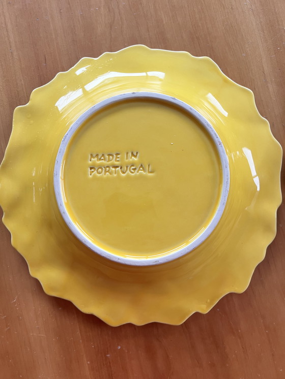 Image 1 of Zonnebloem keramische schaal. Stijl Caldas da Rainha