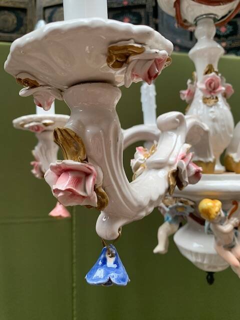 Lustre de Capodimonte. – Porcelain (photo 3 of 7)